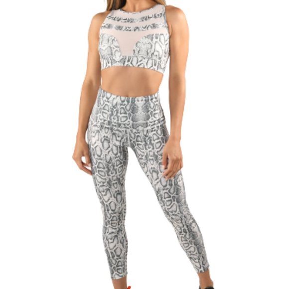 NWT🐍 Snake Print Yoga Set - Picture 4 of 5